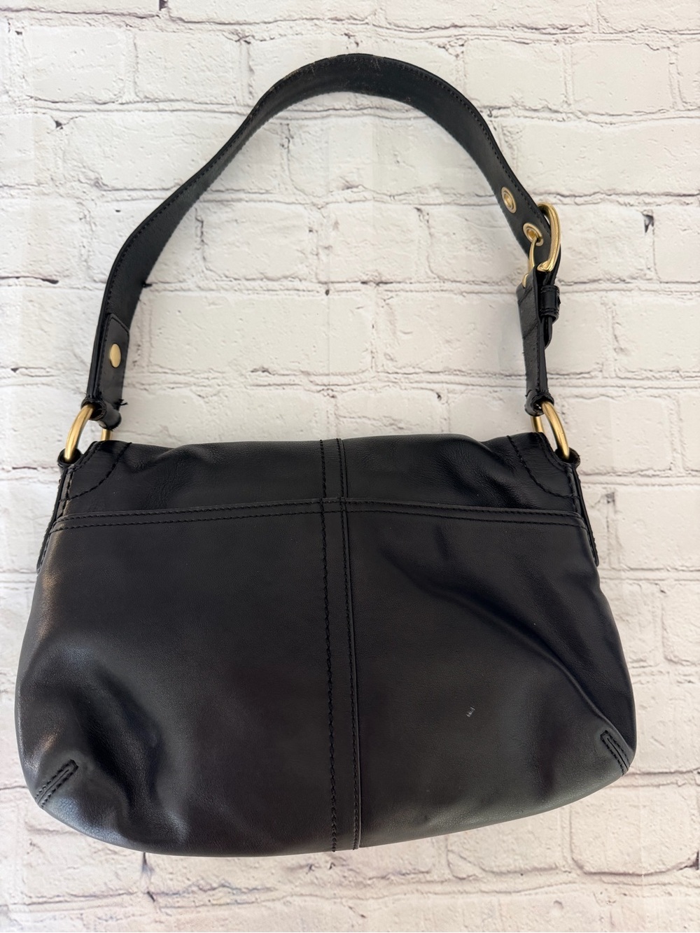 SOLD✅ Coach Black Leather Shoulder Bag with Gold Hardware - Picture 6 of 13